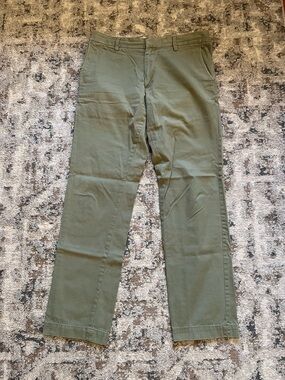 Banana Republic Mens Green Khaki Pants 33x34